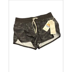 Vuori Women’s Clementine Shorts 2.5” Inseam Black Watercolor Camo Small New $58